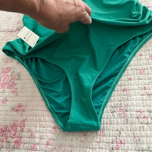 Cupshe Green and White Gingham Bra with Supportive Straps - Picture 2 of 8